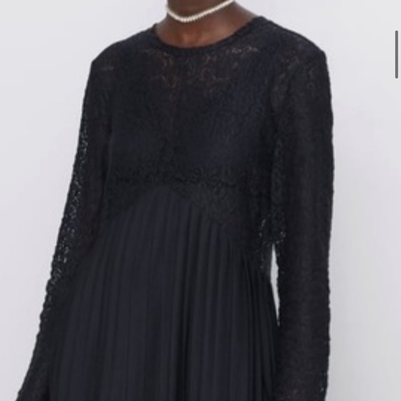 Lace pleated dresss - Picture 2 of 4